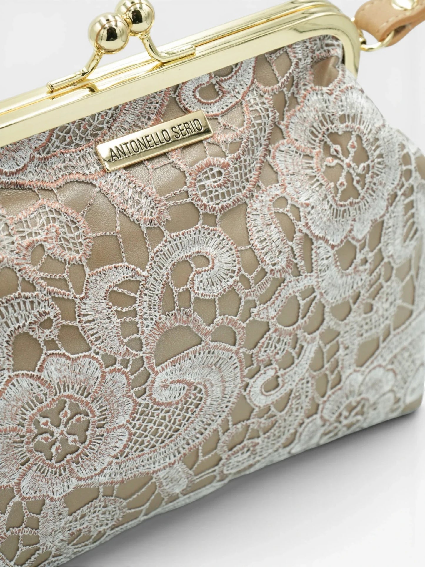 Gilda Lace