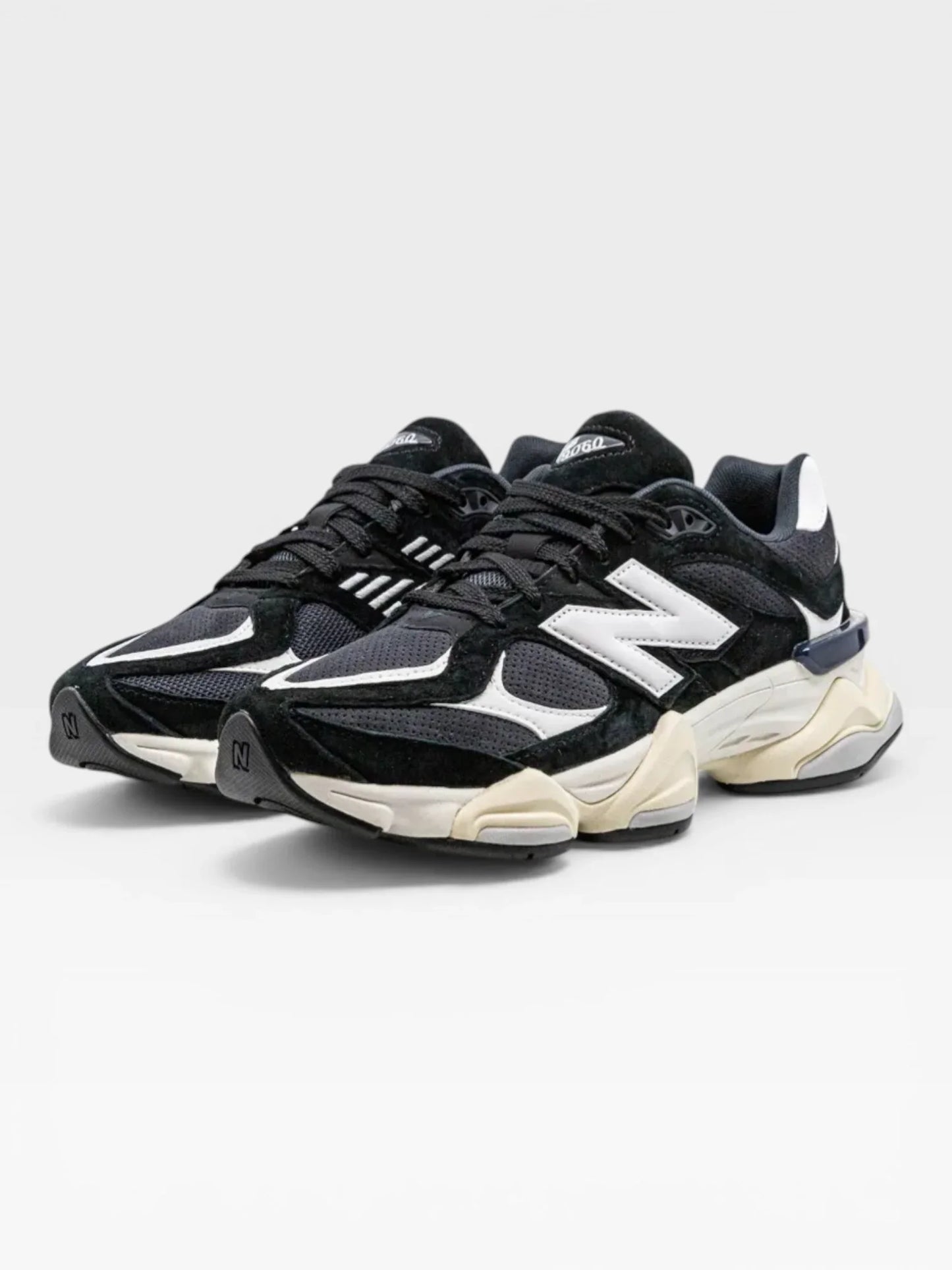 9060 Black-White