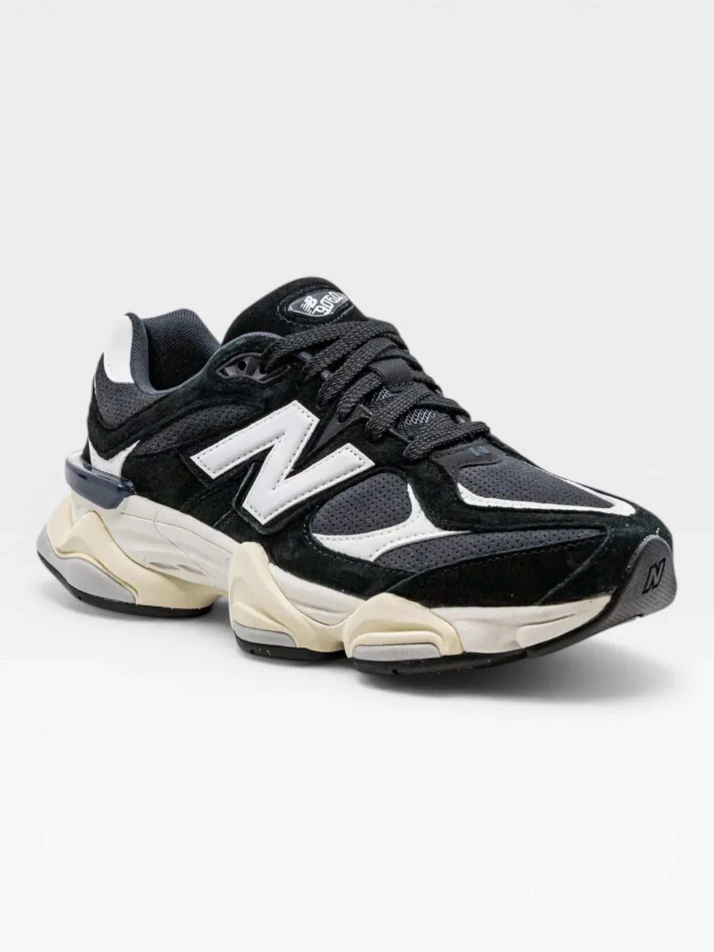 9060 Black-White