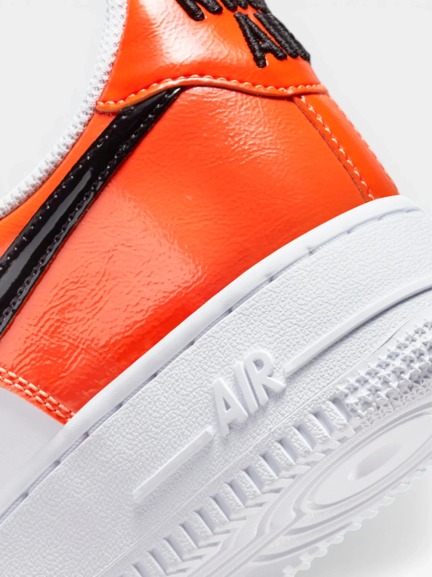 AF1 Low '07 Essential White/Brilliant Orange