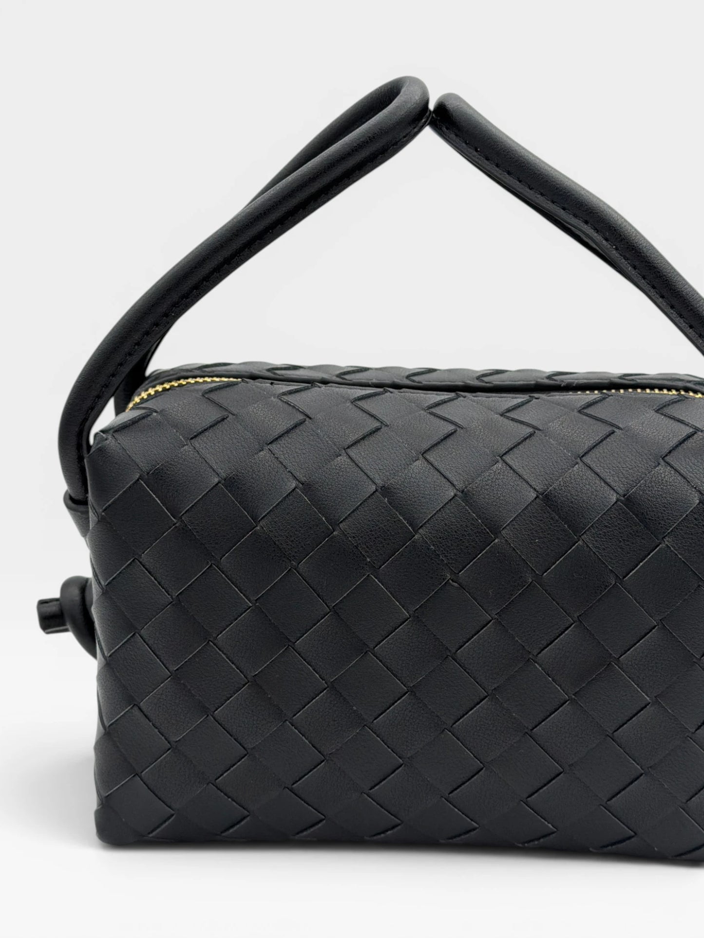 Lea Lab Chiara fekete fonott box bag elölnézet