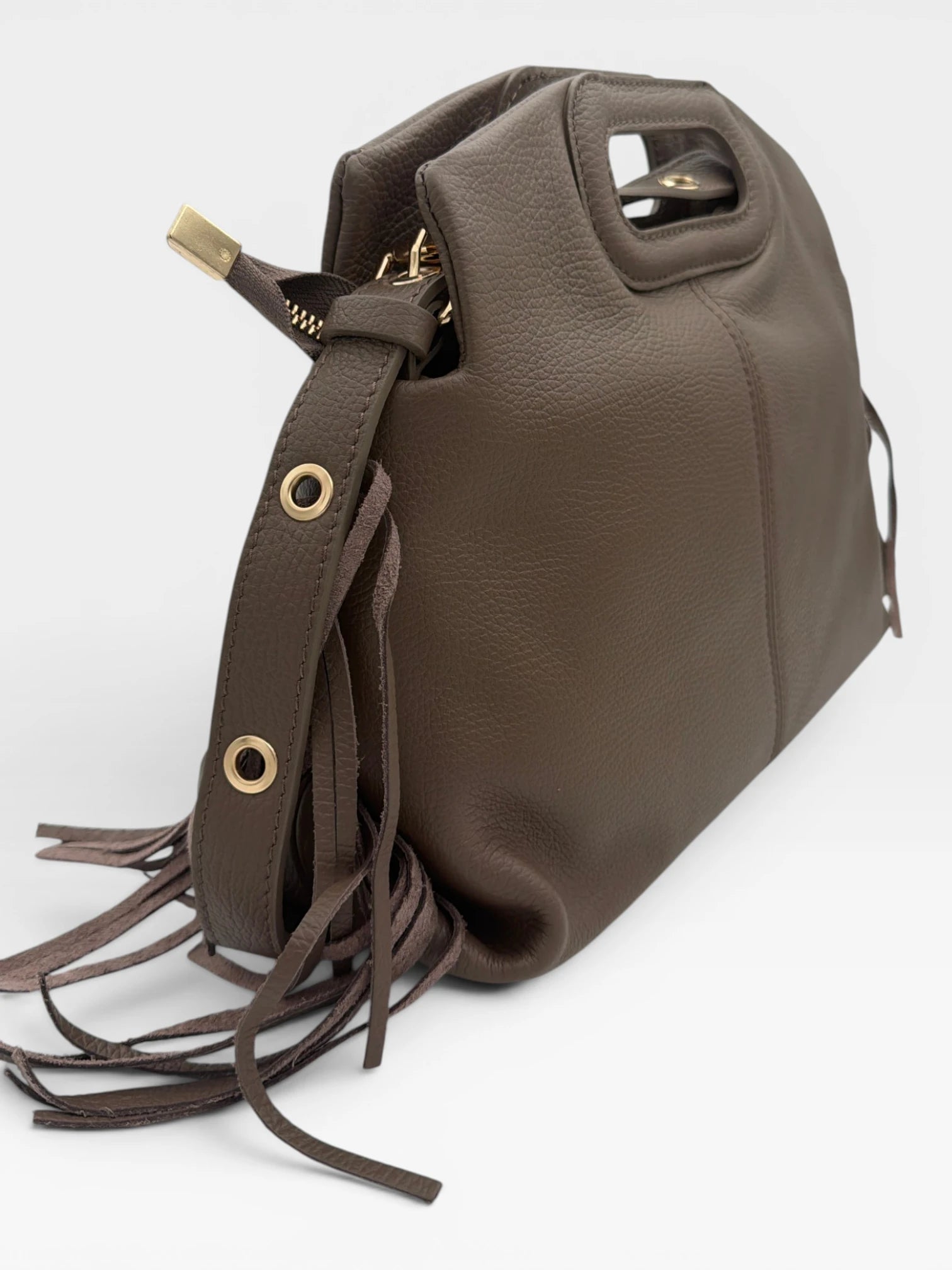 Lea Lab Velia barna velúr táska oldalnézet rojtokkal